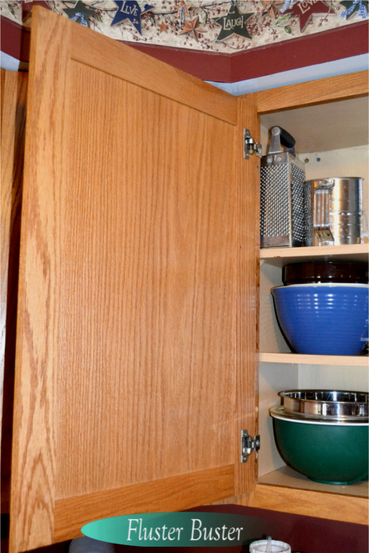 DIY Cabinet Measuring Cup Organizer