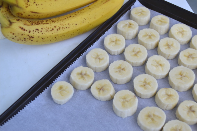 How to Freeze Bananas - Freeze those ripe bananas, it's super easy to do, they'll keep for several months and they can be used in so many delicious recipes.