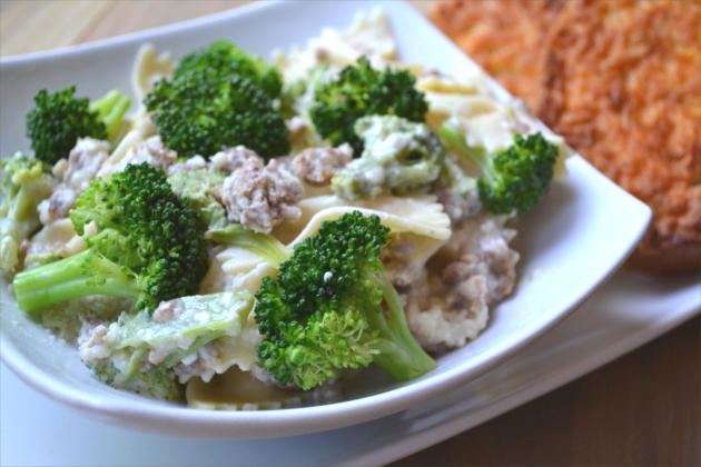 Italiano Bow Tie Chicken & Broccoli Pasta - loaded with chicken, sweet Italian sausage, broccoli and bow tie pasta and then tossed in a creamy garlic Parmesan sauce.