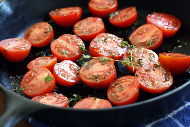 As a seasoning salt can really make a dish taste amazing but it can also do some pretty amazing things scientifically. Salt can solve many of your household dilemmas, especially in the kitchen.