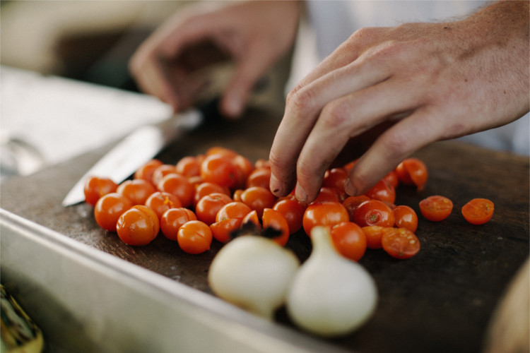 As a seasoning salt can really make a dish taste amazing but it can also do some pretty amazing things scientifically. Salt can solve many of your household dilemmas, especially in the kitchen.